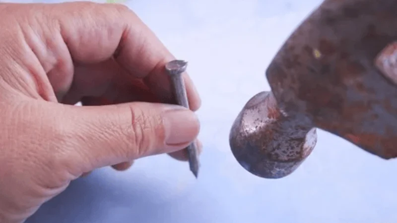 استفاده از چکش و میخ جوشی