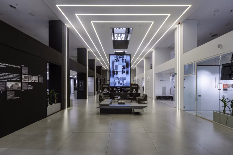 Showroom, Bani Hashem Street, Tehran